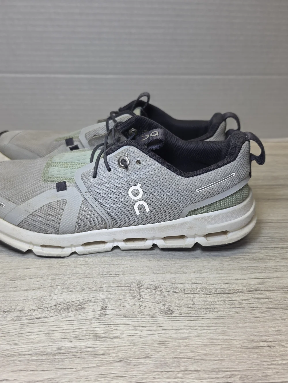 On Cloud Sneakers Cloud Sky Youth Glacier/Sage Colorway Shoes Size 4.5